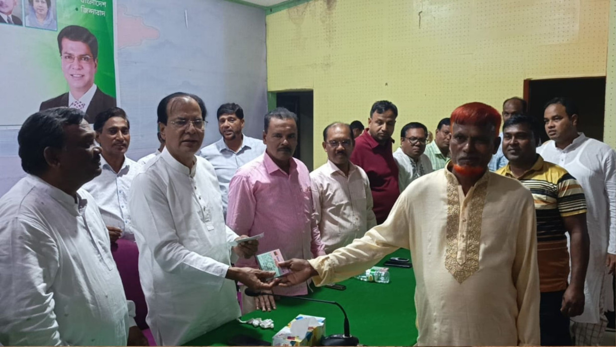 আসাদুল হাবিব দুলু বরণ করে নেন