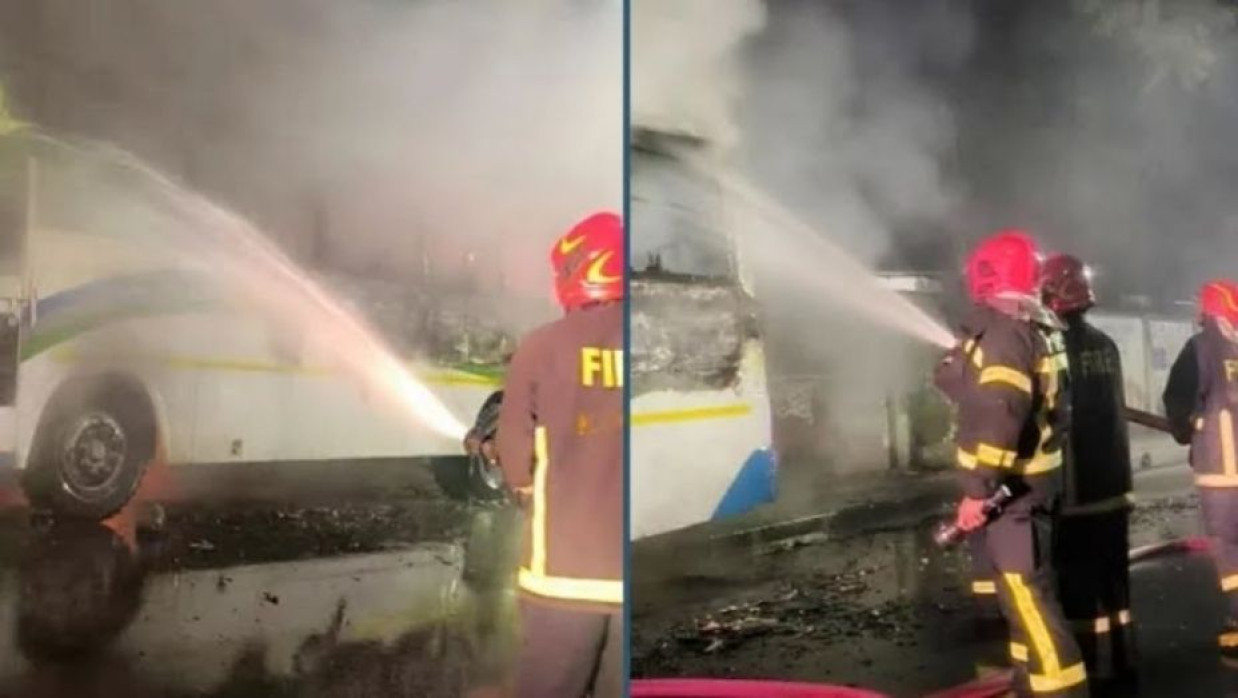 ড্যাফোডিলের বাসে আগুন