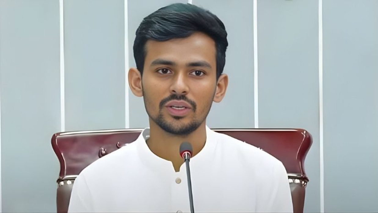উপদেষ্টা আসিফ মাহমুদ