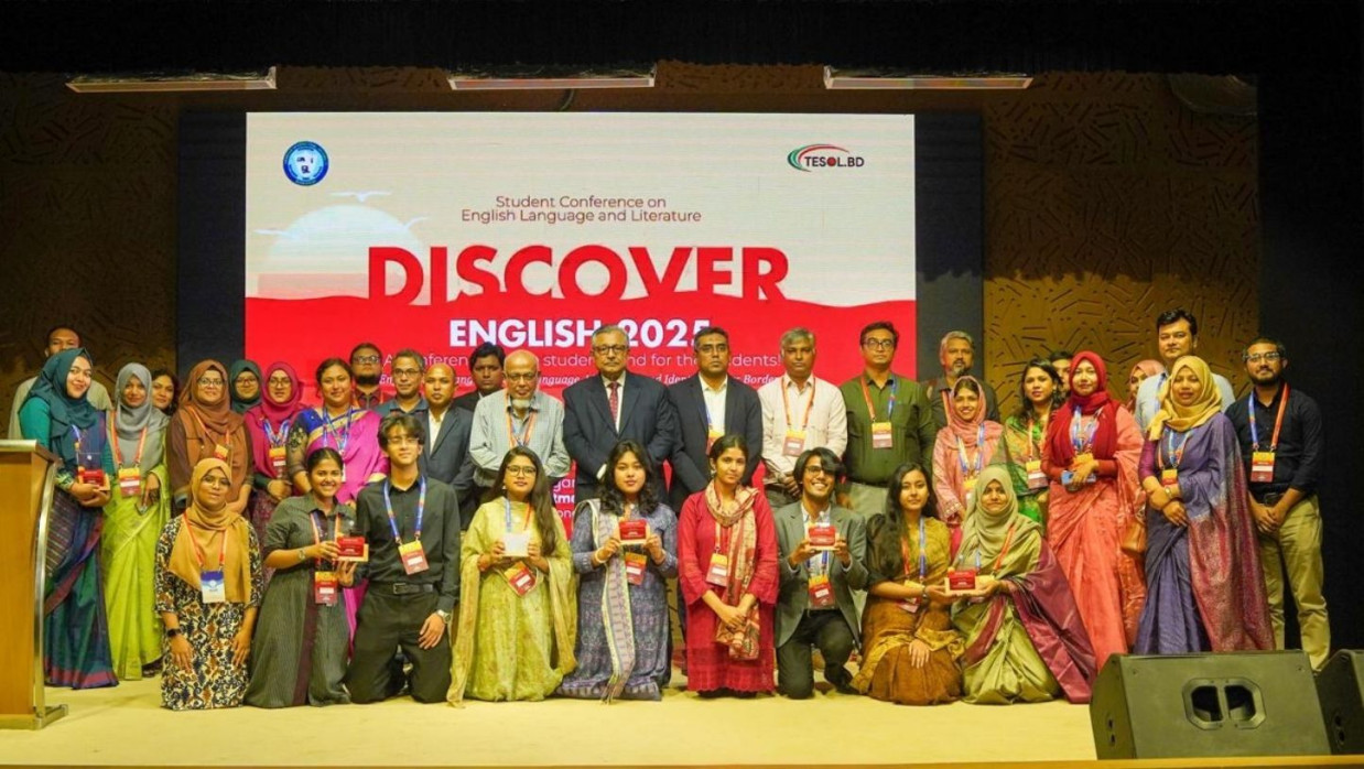 `ডিসকভার ইংলিশ ২০২৫: স্টুডেন্ট কনফারেন্স অন ইংলিশ ল্যাংগুয়েজ অ্যান্ড লিটারেচার” শীর্ষক দিনব্যাপী সম্মেলনে