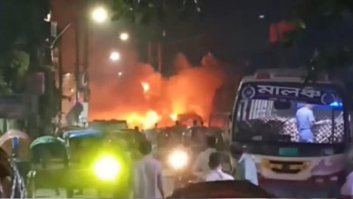 মালঞ্চ বাসে আগুন