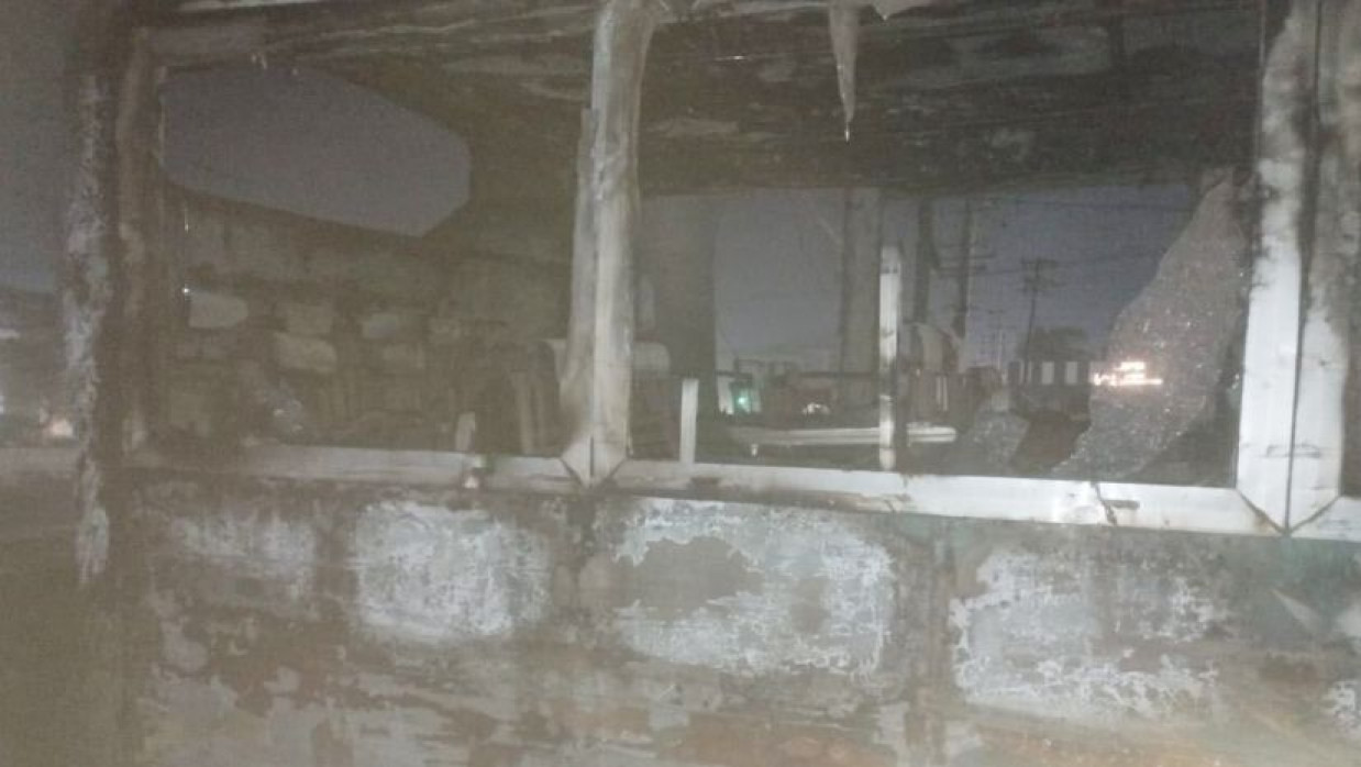 দাঁড়িয়ে থাকা বাসে দুর্বৃত্তের আগুন