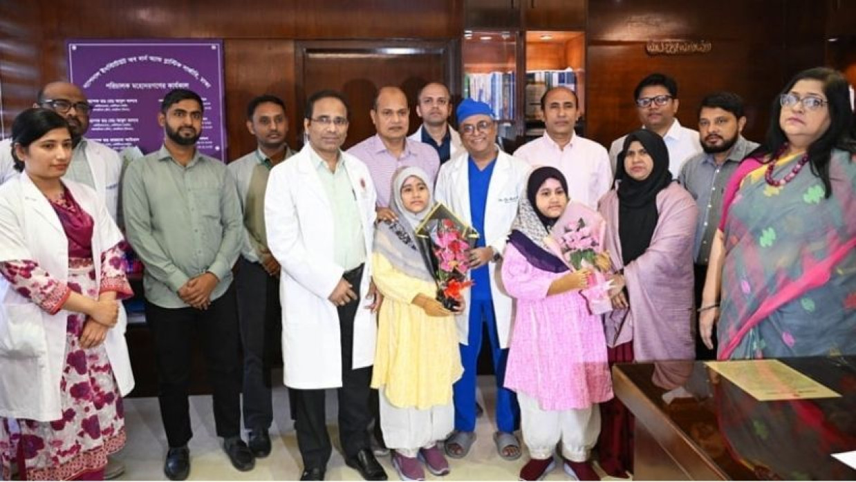 মাইলস্টোন স্কুলের বিমান দুর্ঘটনায় আহত দুই যমজ শিশু সায়রা ও সায়মা