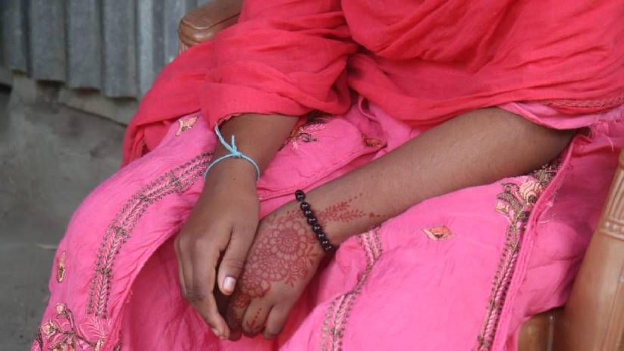 নিহত বাসচালক জুলহাস মিয়ার স্ত্রী জাকিয়া আকতার