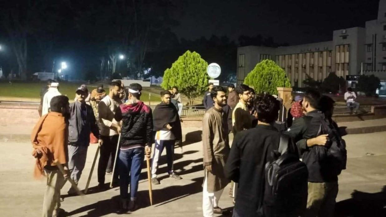 লাঠি হাতে রাকসু নেতারা