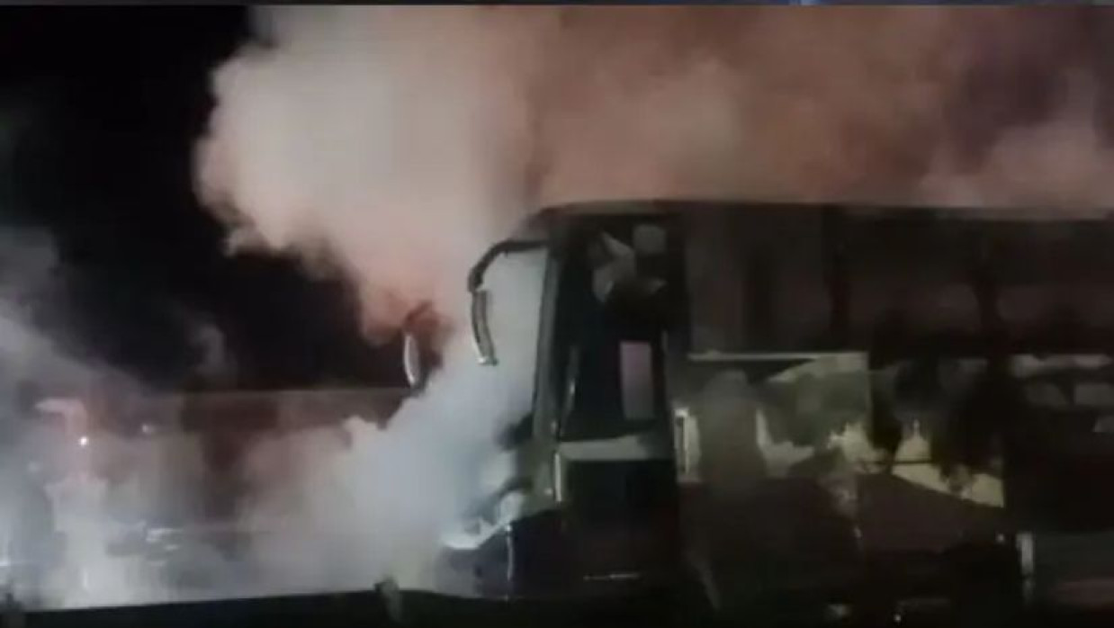 বাসে আগুন