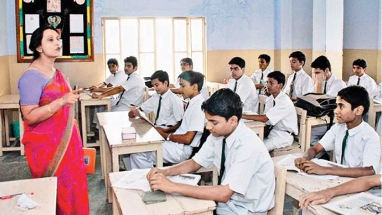 শ্রেণিকক্ষে শিক্ষক