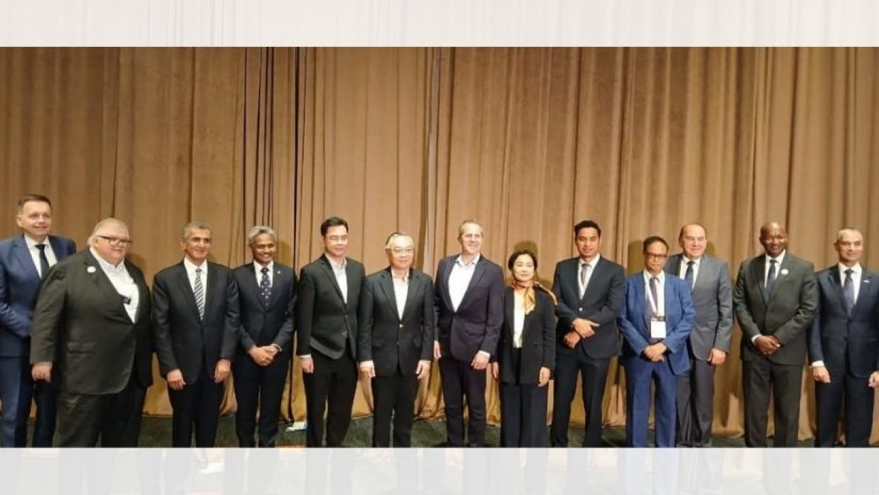 বিভিন্ন দেশের গভর্নরদের সঙ্গে বাংলাদেশ ব্যাংকের গভর্নরের বৈঠক