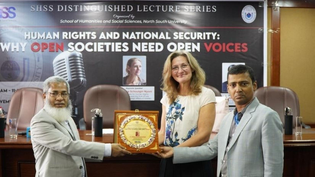 ‘মানবাধিকার এবং জাতীয় নিরাপত্তা: উন্মুক্ত সমাজে উন্মুক্ত কণ্ঠস্বর কেন প্রয়োজন’ শীর্ষক আলোচনাসভায়