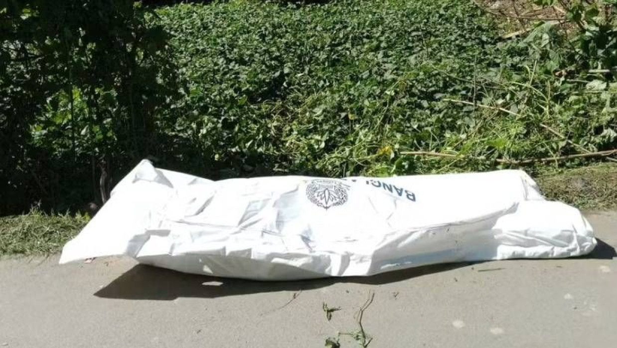 বারইয়ারহাট পৌরসভার শান্তিরহাট বাজারের পাশের একটি পুকুর থেকে মরদেহটি উদ্ধার করা হয়