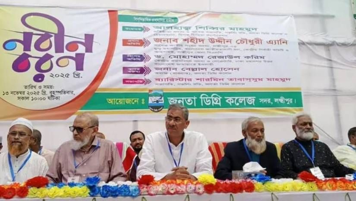 নবীনবরণ অনুষ্ঠানে শহীদ উদ্দীন চৌধুরী এ্যানিসহ অন্যরা