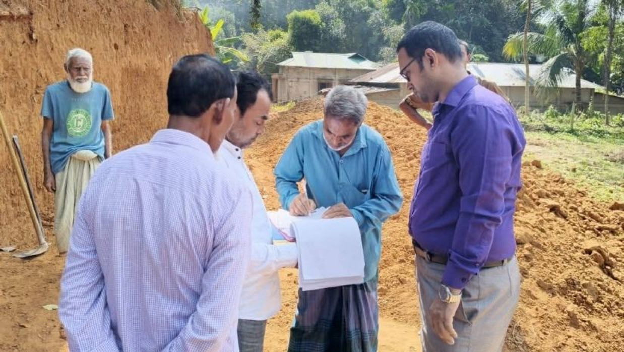 টিলা কাটার দায়ে জরিমানা করেছেন ভ্রাম্যমাণ আদালত