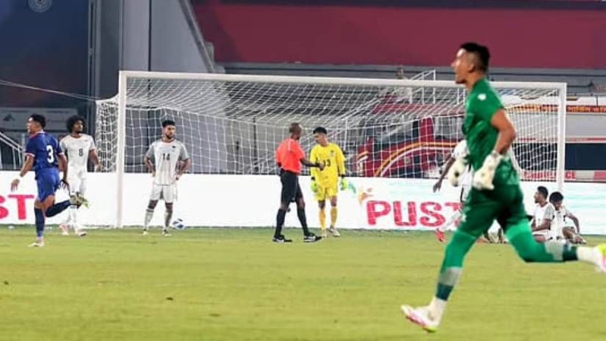 গোল করার পর নেপালের খেলোয়াড়ের উদযাপন