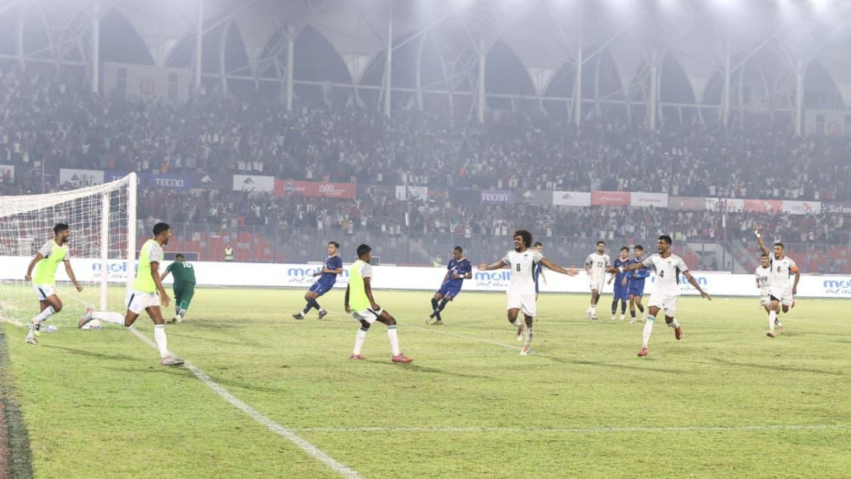 হামজা! জাতীয় স্টেডিয়াম জুড়ে শুধু তারই নামধ্বনি