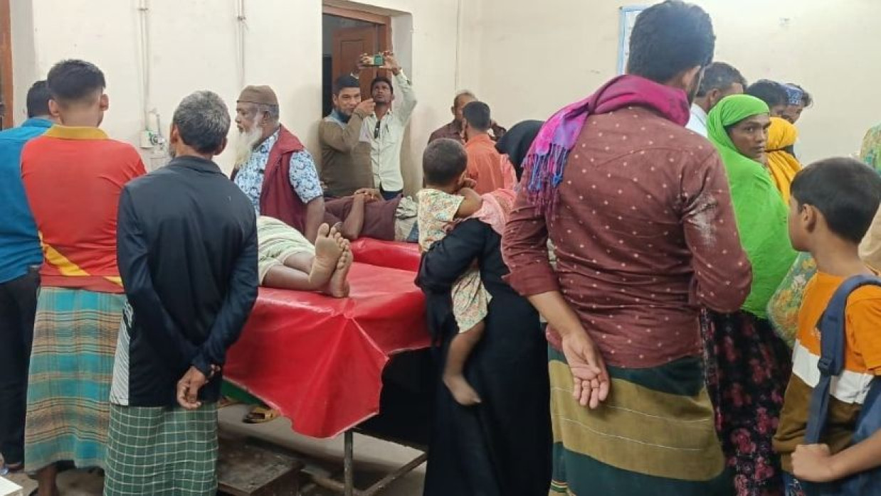 জমি নিয়ে সংঘর্ষের পর আহতরা হাসপাতালে চিকিৎসা নিচ্ছেন