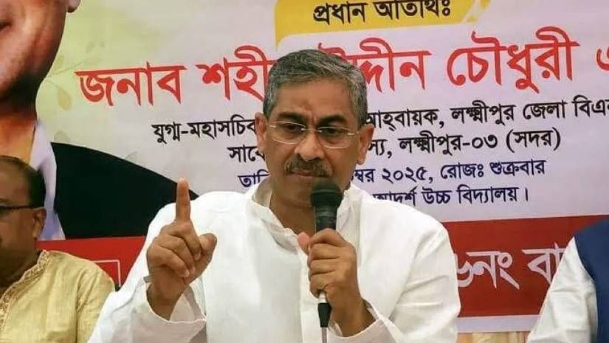 উঠান বৈঠকে বক্তব্য দিচ্ছেন বিএনপির যুগ্ম মহাসচিব শহীদ উদ্দীন চৌধুরী এ্যানি