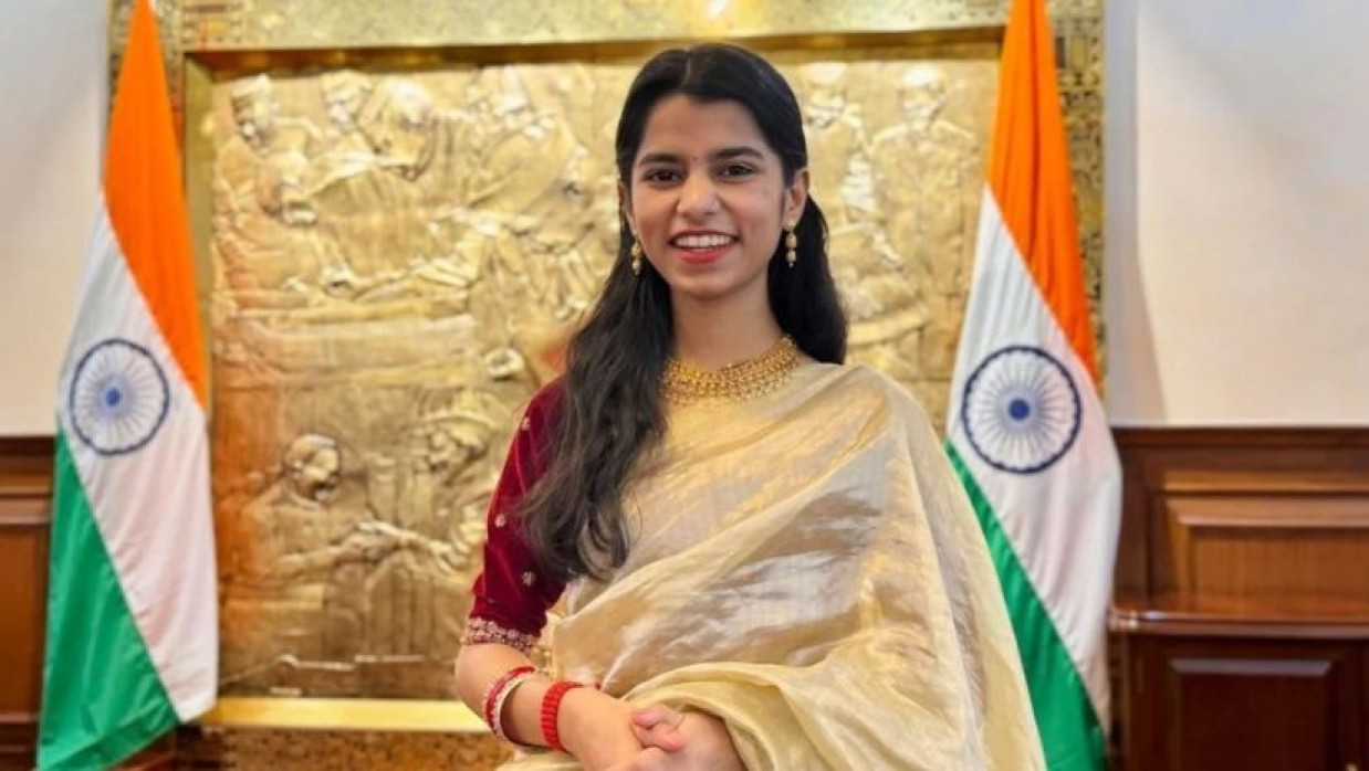 জনপ্রিয় সংগীতশিল্পী মৈথিলী ঠাকুর