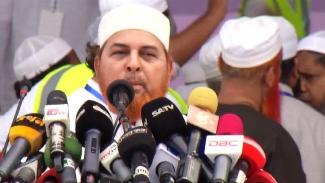 খতমে নবুওয়ত মহাসম্মেলনে বক্তব্য দিচ্ছেন জামায়াতের সহকারী সেক্রেটারি জেনারেল মাওলানা রফিকুল ইসলাম খান