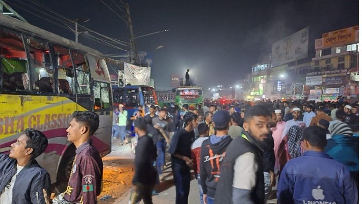 বরিশালে শিক্ষার্থী ও শ্রমিক সংঘর্ষের ঘটনা ঘটেছে। 