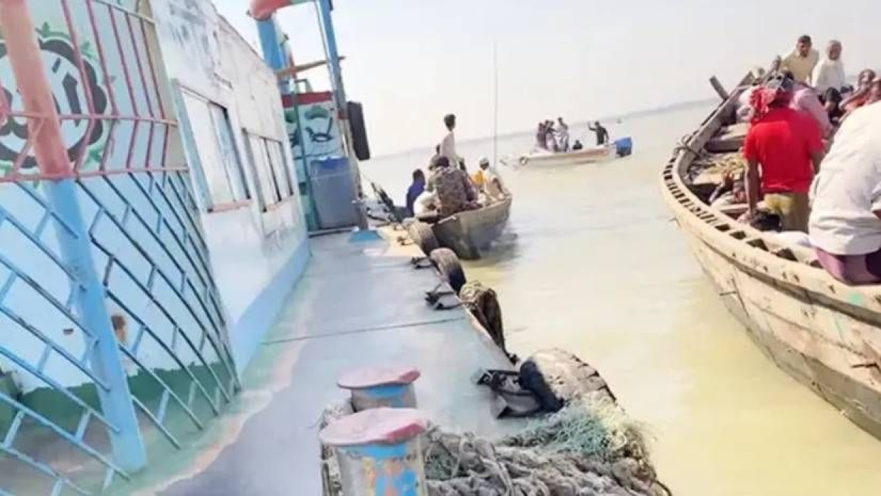 বাসিন্দা আহত হওয়ায় এলাকাজুড়ে তৈরি হয়েছে আতঙ্কের পরিবেশ