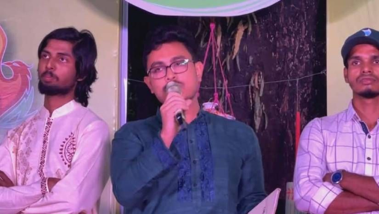 ‘আদি নববর্ষ’ উদযাপন অনুষ্ঠানে বক্তব্য দিচ্ছেন ডাকসু ভিপি সাদিক কায়েম