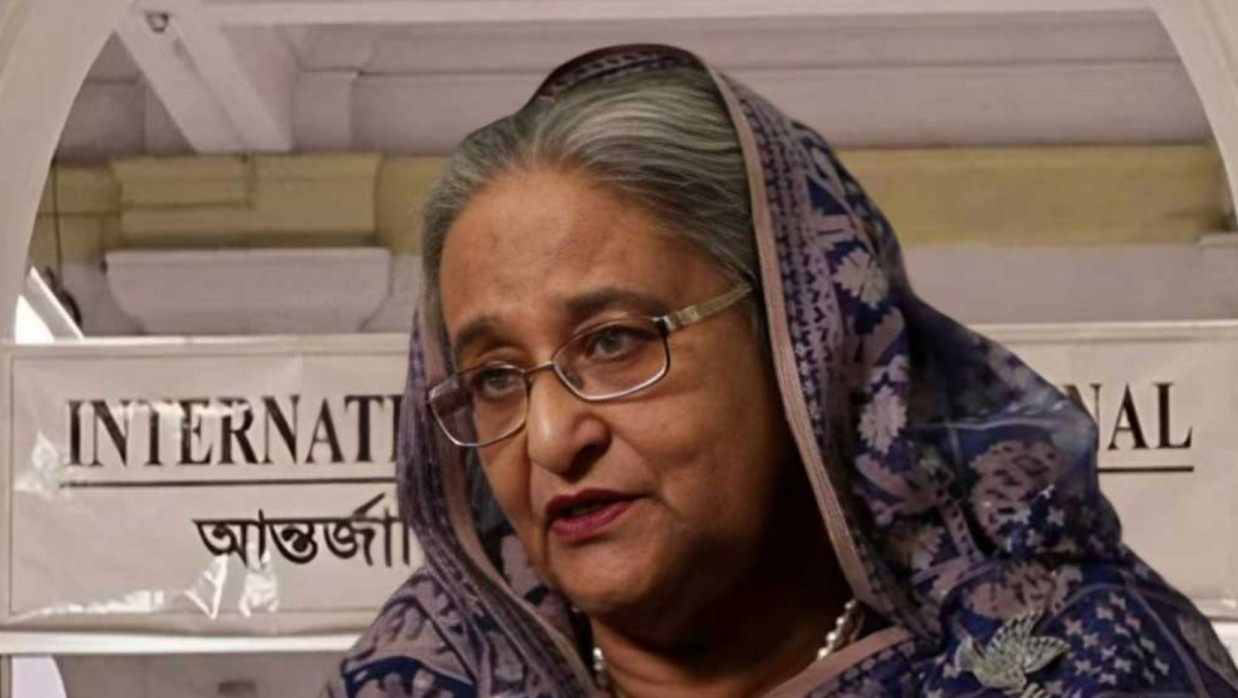 ক্ষমতাচ্যুত প্রধানমন্ত্রী শেখ হাসিনা