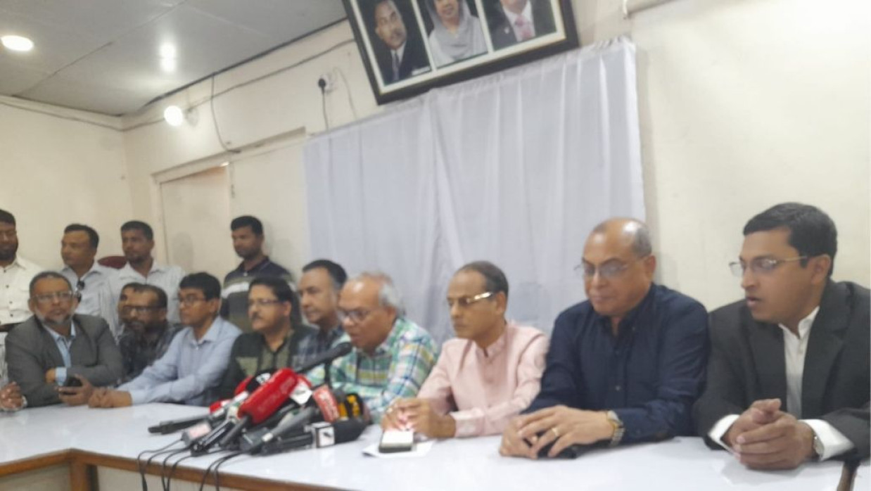 সংবাদ সম্মেলনে