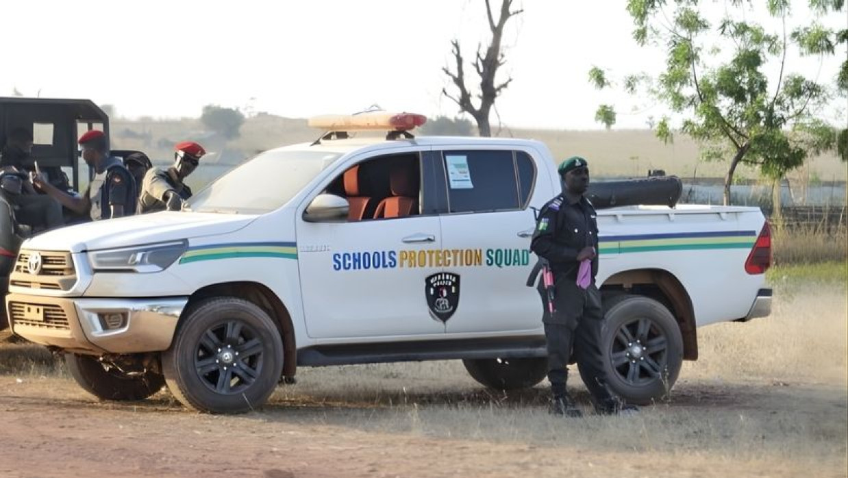 নাইজেরিয়ায় গার্লস স্কুলে সশস্ত্র হামলা চালিয়ে ২৫ ছাত্রী অপহরণ, শিক্ষক নিহত