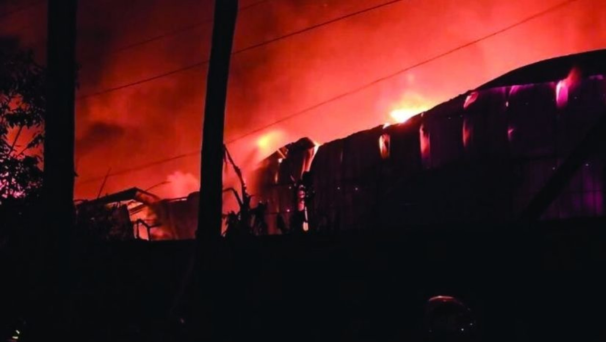 পুড়ে গেল তিন গরুসহ সব মালামাল