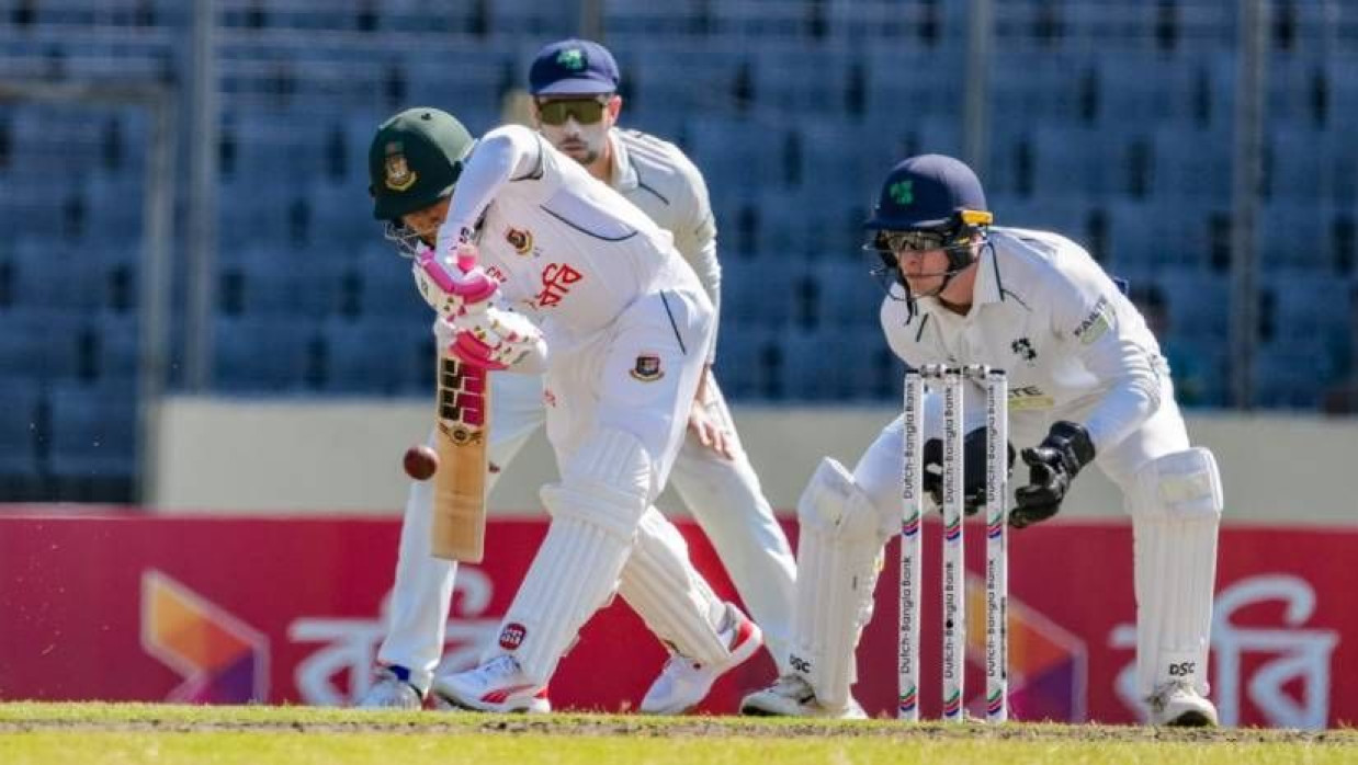 ৯৯ রানে অপরাজিত মুশফিকের রক্ষণাত্মক একটি শট