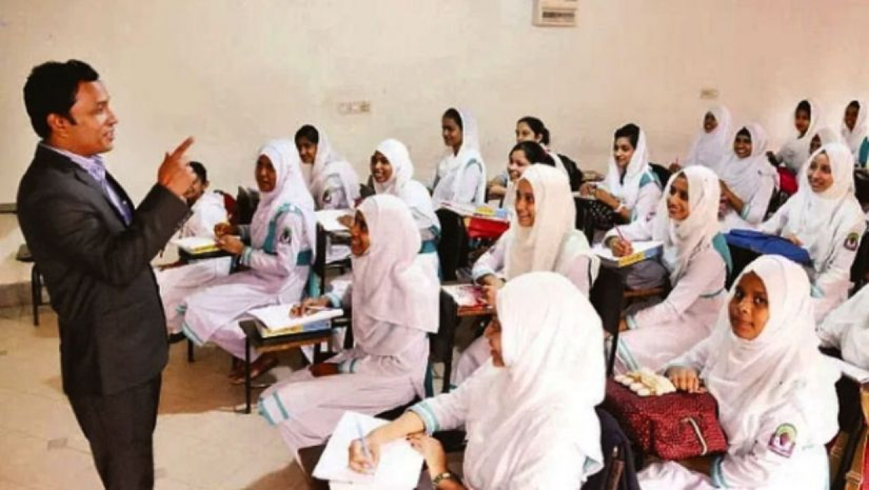 শ্রেণিকক্ষে শিক্ষক