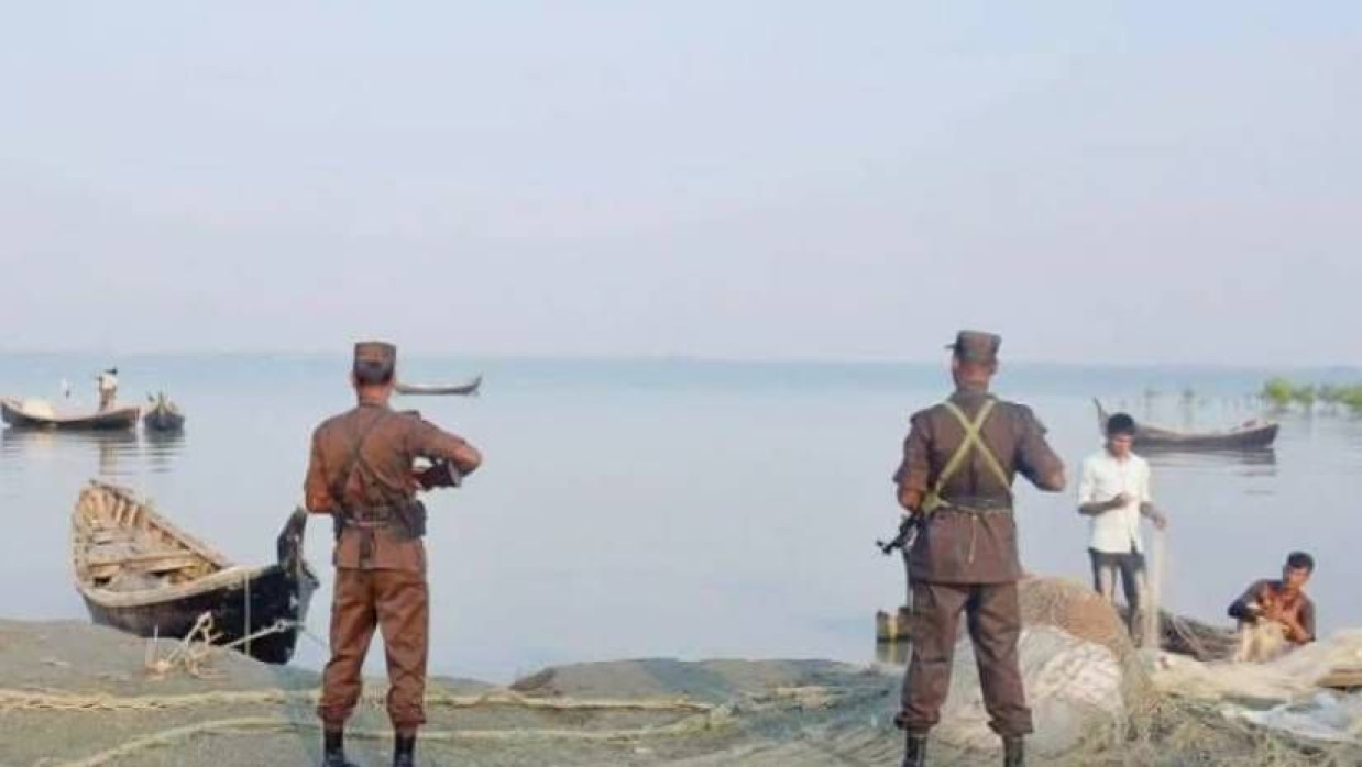 সতর্ক অবস্থানে বিজিবির সদস্যরা