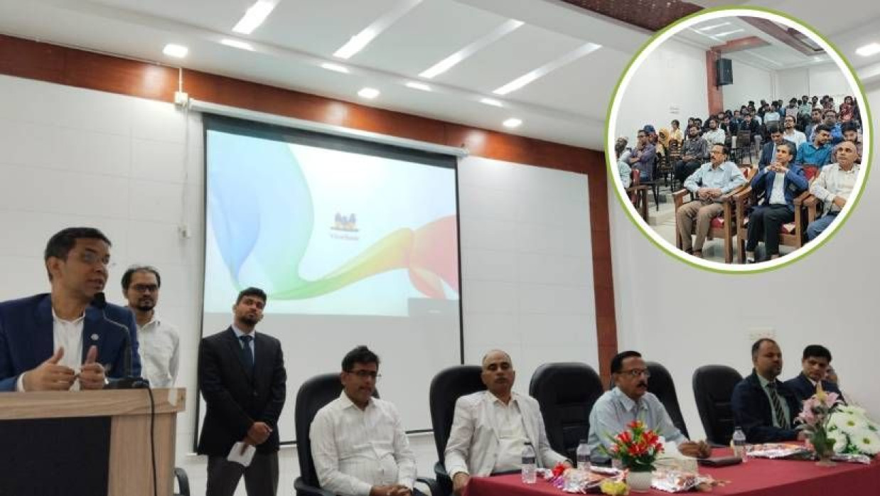 প্রকৌশল ও প্রযুক্তি অনুষদের গ্যালারিতে এ সিম্পোজিয়ামটি অনুষ্ঠিত হয়