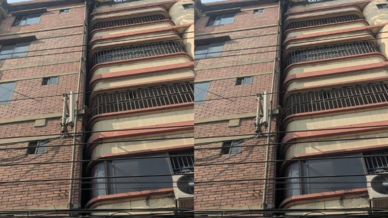 রাজধানীর লিং রোড এলাকায় ভবন হেলে পড়ে