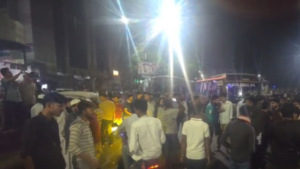 সড়ক অবরোধ শিক্ষার্থীদের