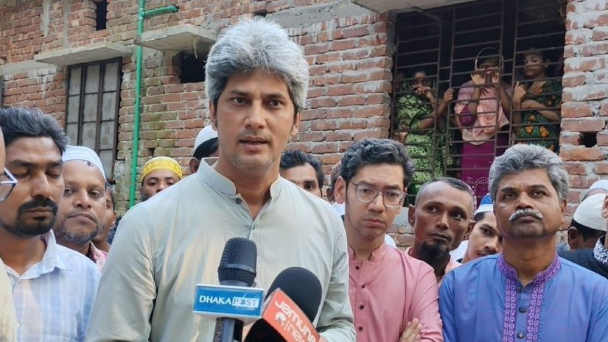 সাংবাদিকদের সঙ্গে আলাপকালে জোনায়েদ সাকি