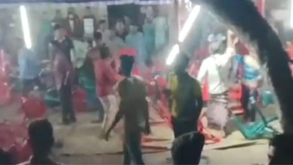 বিরিয়ানি নিয়ে সংঘর্ষের সময়ে