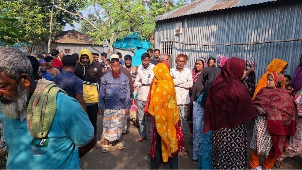 নিহতের বাড়িতে আত্নীয়-স্বজনের আহাজারি