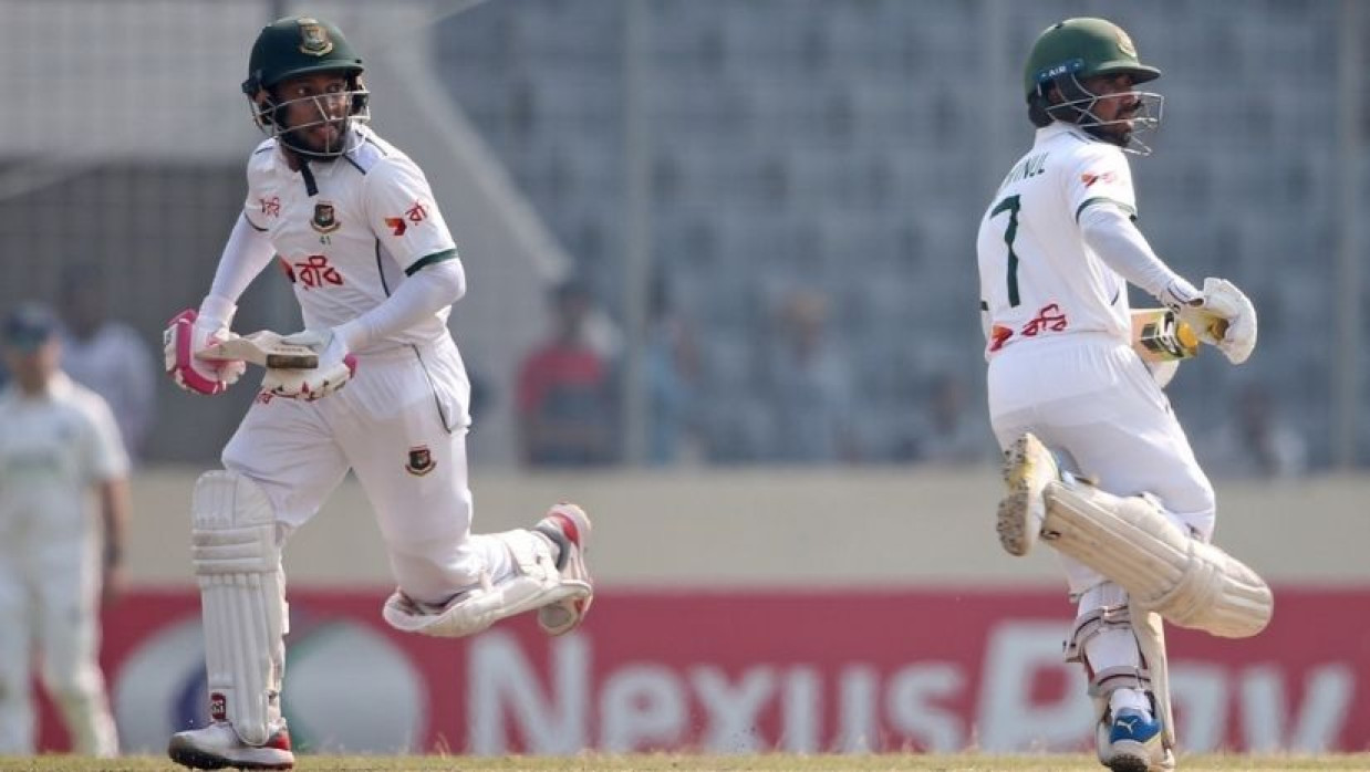 মুশফিকুর রহিম ও মুমিনুল হক