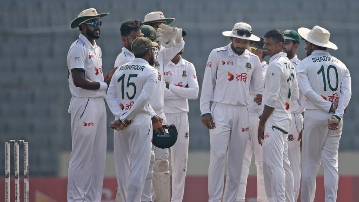 ক্যাম্ফার–নিল জুটি ভাঙলেন মিরাজ