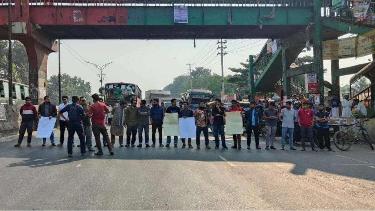 ঢাকা-আরিচা মহাসড়ক অবরোধ চাকরিপ্রার্থীদের