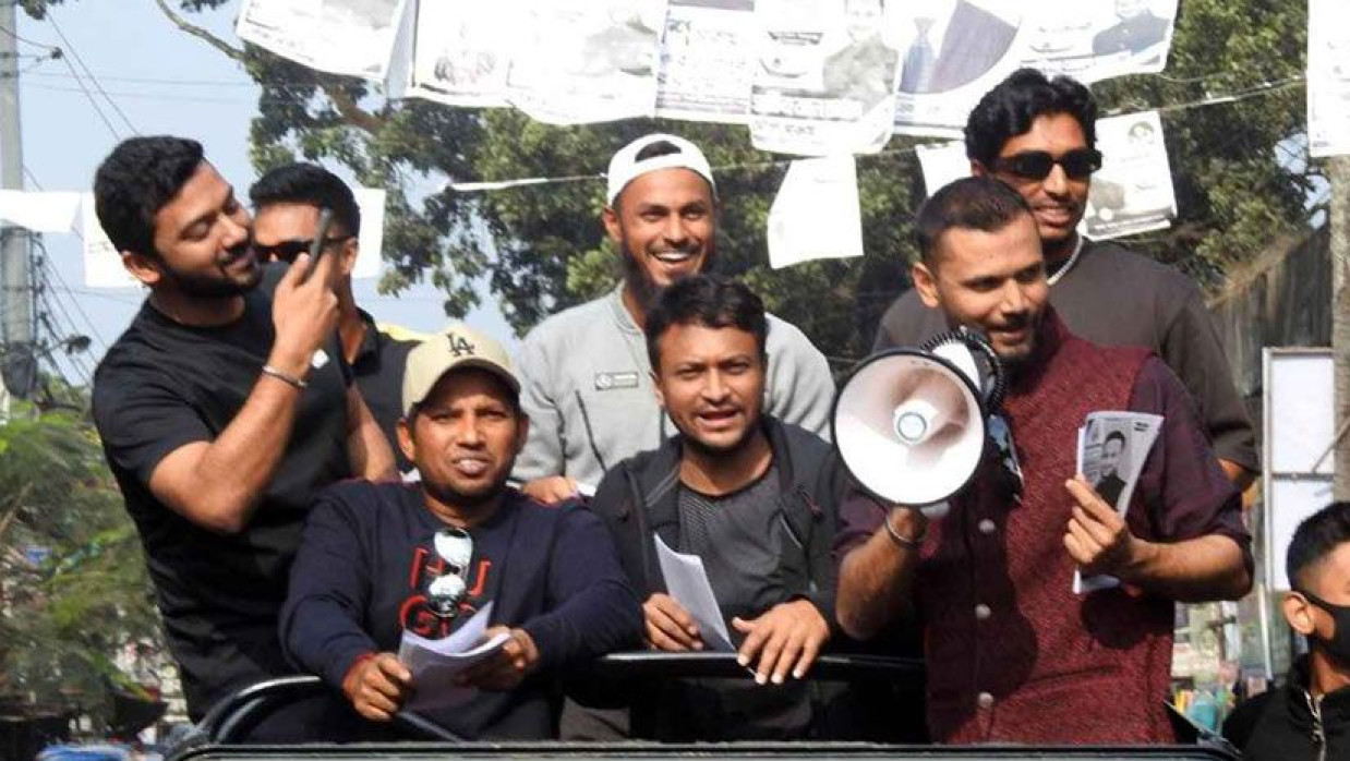 সাকিব-মাশরাফির নির্বাচনী প্রচারণায় ক্রিকেটাররা 