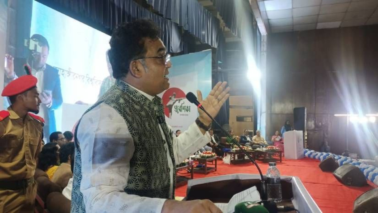 প্রবেশিকা অনুষ্ঠানে বক্তব্য দিচ্ছেন উপাচার্য অধ্যাপক কামরুল আহসান