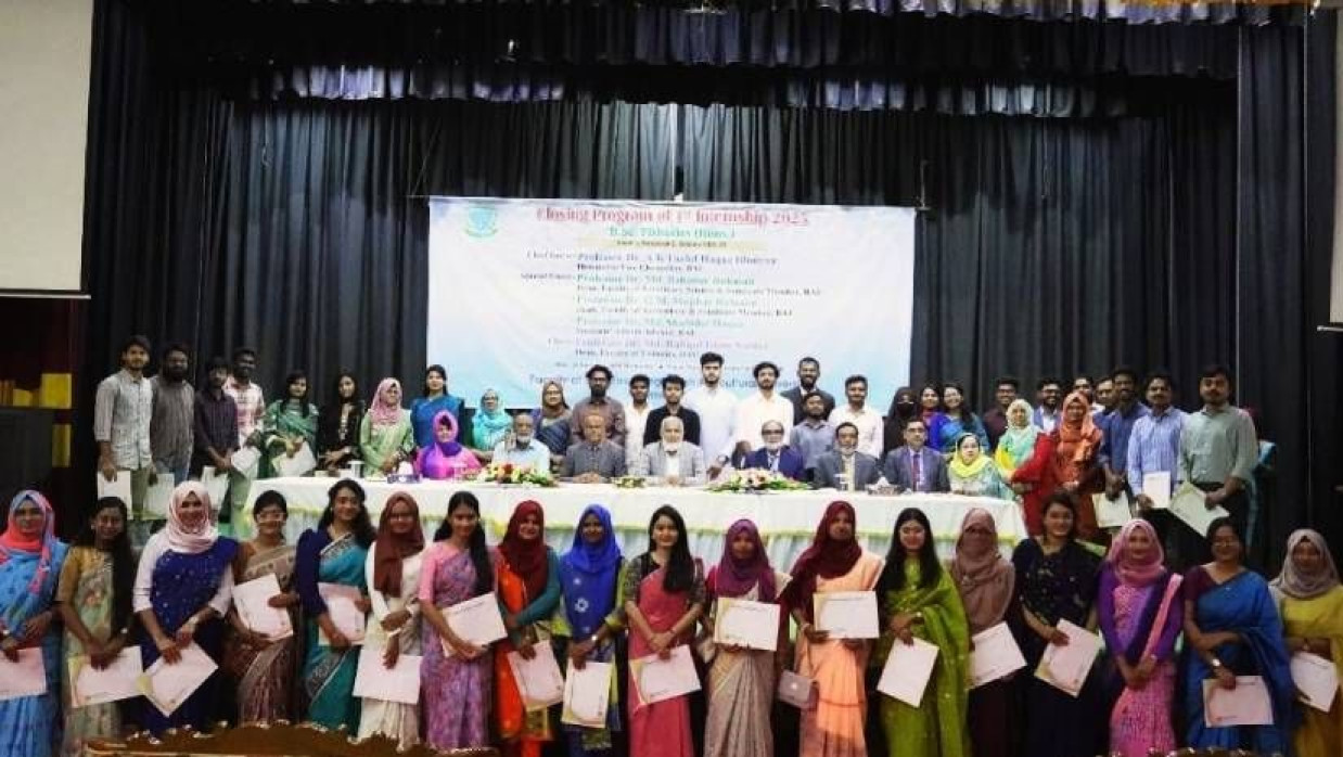 বিশ্ববিদ্যালয়ের সৈয়দ নজরুল ইসলাম সম্মেলন কক্ষে সমাপনী অনুষ্ঠানের আয়োজন করে মাৎস্য বিজ্ঞান অনুষদ