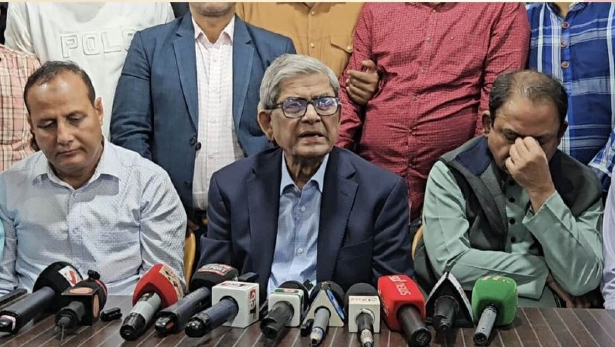 ঠাকুরগাঁও জেলা বিএনপির কার্যালয়ে মির্জা ফখরুল ইসলাম আলমগীর