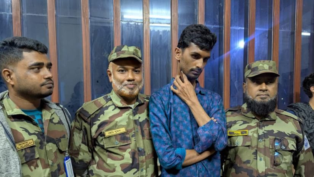 চট্টগ্রাম বিশ্ববিদ্যালয়ে এক ভুয়া শিক্ষার্থী আটক