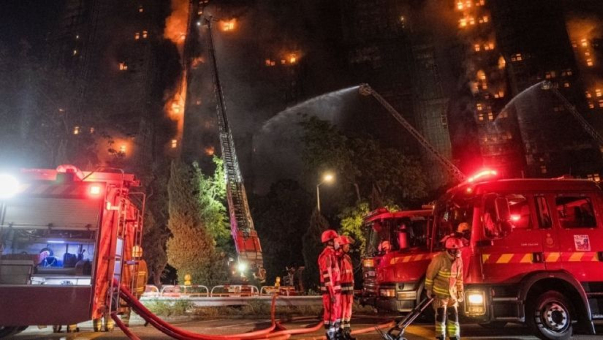 হংকংয়ে বহুতল আবাসিক ভবনে ভয়াবহ অগ্নিকাণ্ড