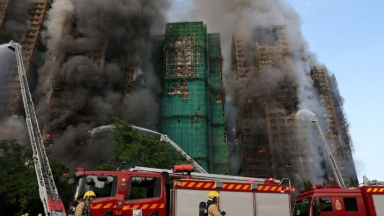 হংকংয়ে আবাসিক এলাকায় আগুন