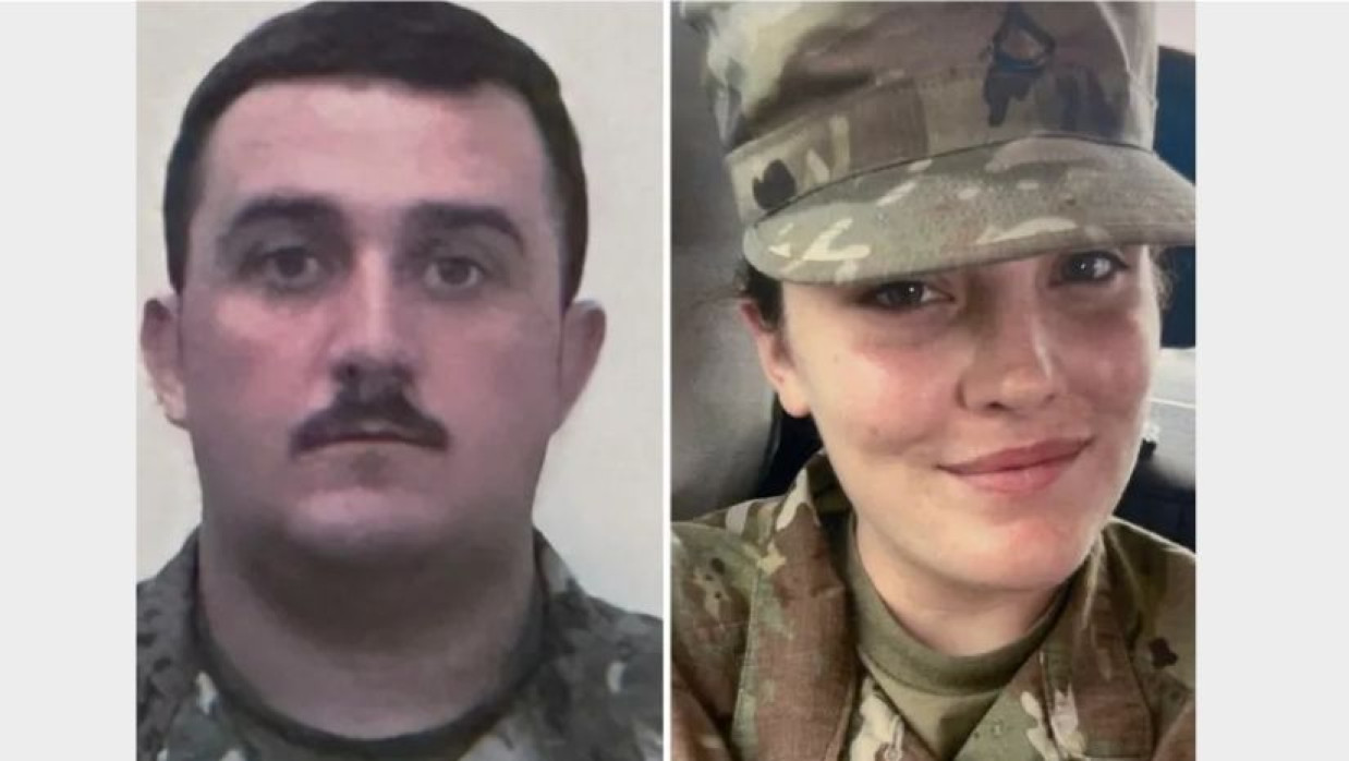 বাম থেকে অ্যান্ড্রু উলফ ও সারা বেক স্ট্রম