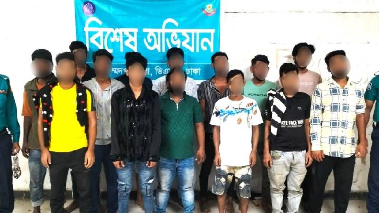 পুলিশের বিশেষ অভিযানে গ্রেপ্তার ১৪ জন